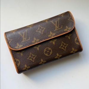 LOUIS VUITTON Monogram Pochette Florentine